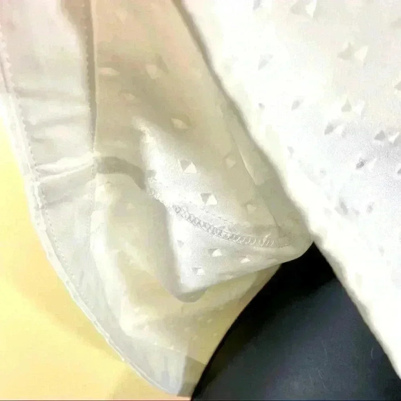 NWT Bar III White Textured Laser Cut Embroidered Diamond Cropped Blouse Size L - Picture 8 of 13